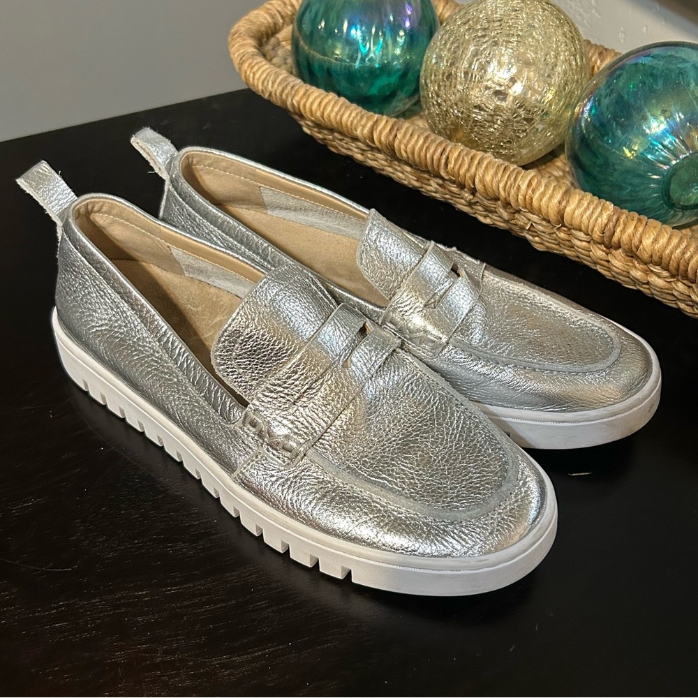 Vionic Uptown Penny Loafer Silver Metallic Leather Comfort Shoes Size 8 - Picture 2 of 10